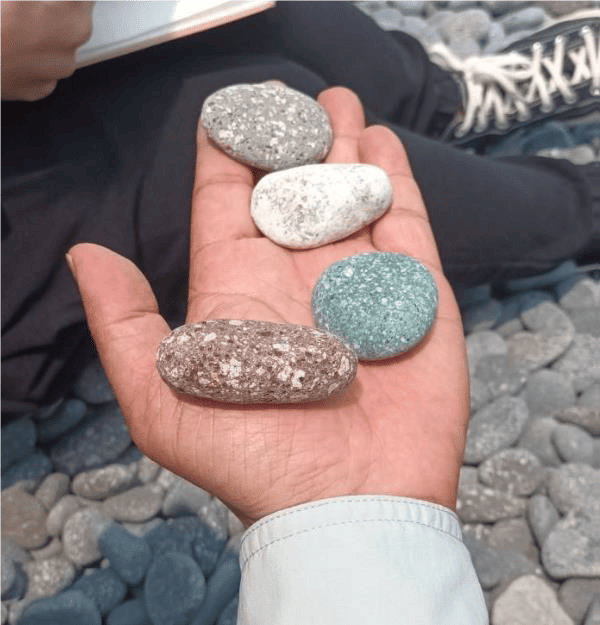 不同種類的斑狀安山岩。